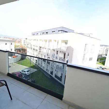 Spacious And Comfy In Apartment