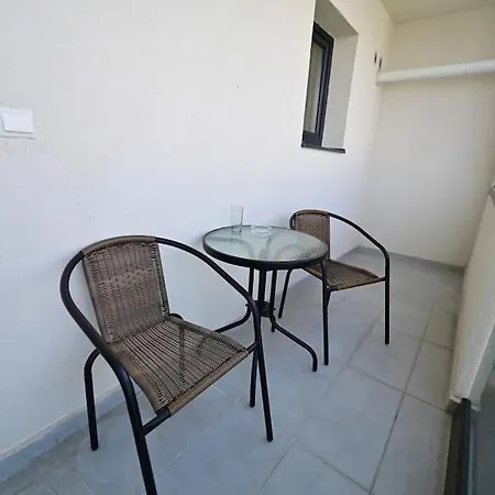 Spacious And Comfy In Apartment *