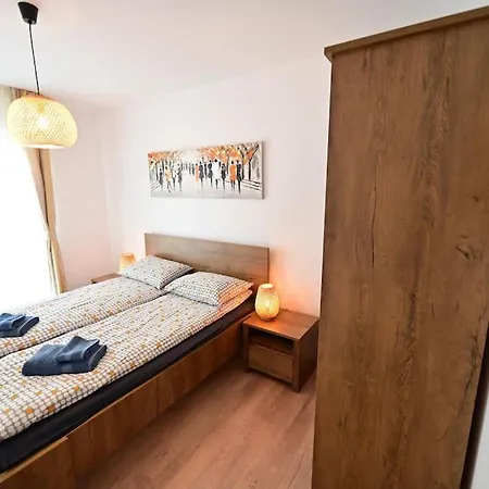 Spacious And Comfy In Apartment *