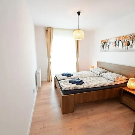 Spacious And Comfy In Apartment